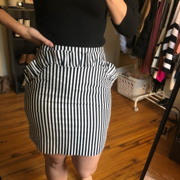 Pinstripe pencil skirt with pockets - Picture 4 of 7